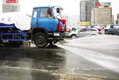 湖北程力集團|華菱水泥攪拌車有6×4和8×4兩種車型