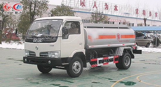 甘肅白銀3噸5噸加油車價(jià)格是多少 3噸加油車廠家5噸加油車價(jià)格