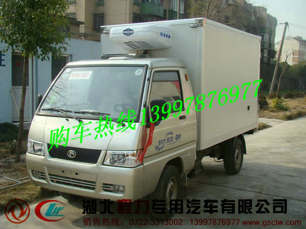 瀘州冷藏車?yán)洳剀噲?bào)價(jià) 灑水車灑水車價(jià)格 平板運(yùn)輸車?yán)跈C(jī)的平板車