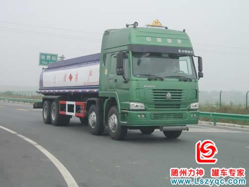 重汽豪沃前四后八運(yùn)油車(chē)