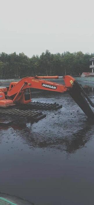 長沙河道淤泥處理水陸兩用挖掘機(jī)出租服務(wù)