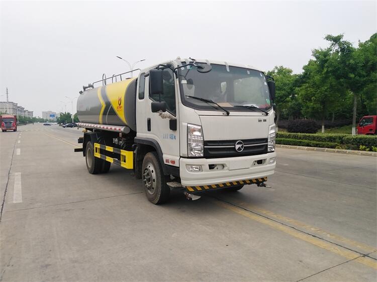 新華后雙橋灑水車哪里有賣,東風(fēng)天錦15噸灑水車