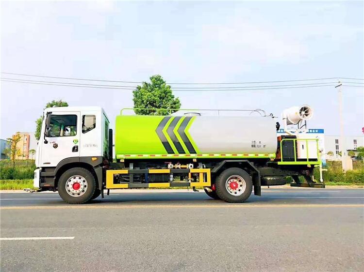 南昌新款灑水車銷售點|慶鈴五十鈴灑水車價格  大廠品質(zhì)上裝