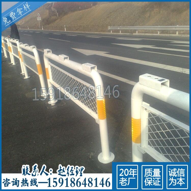 汕頭道路護(hù)欄定做 市政道路隔離欄價(jià)格 潮州交通安全防護(hù)欄