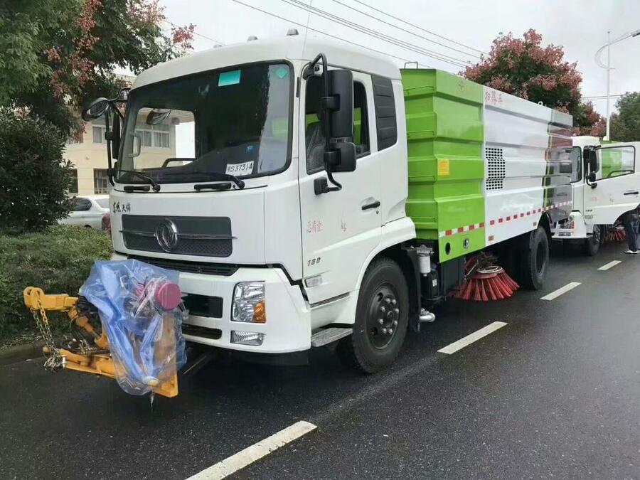 太原東風(fēng)天錦掃路車多少錢一輛