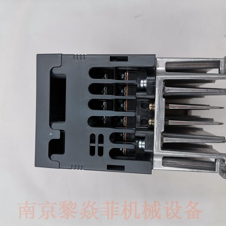 三菱電機自動化設(shè)備驅(qū)動單元變頻器SF-V5RU22K3上海市青浦