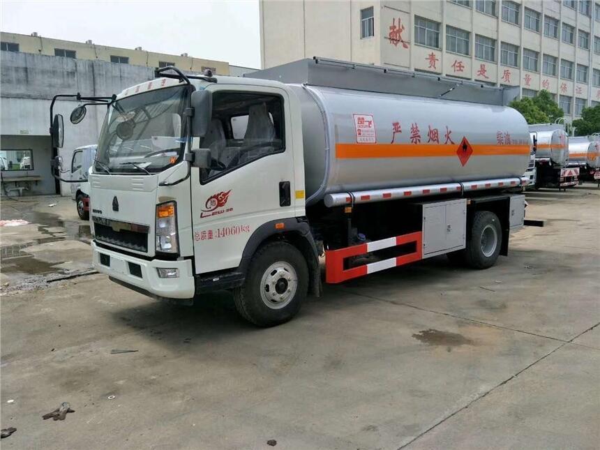 嘉峪關(guān)12噸加油車(chē)廠家熱推薦