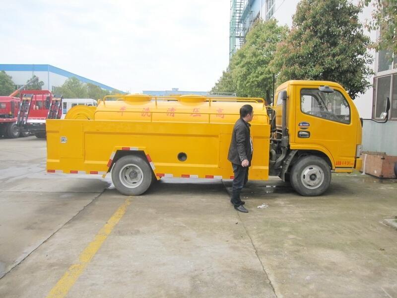 江蘇省海州區(qū)雨季專用抽糞車包上牌