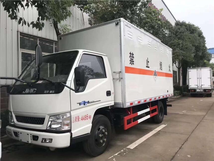 大連危貨車運輸公司—腐蝕性物品廂式運輸車—危險品廂式運輸車