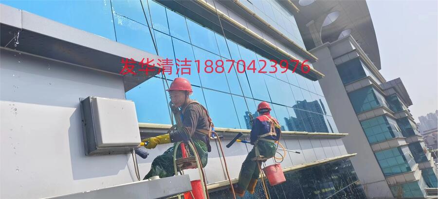 福建廈門市廣告安裝高空作業(yè)玻璃幕墻鋁塑板清洗外墻空鼓敲掉