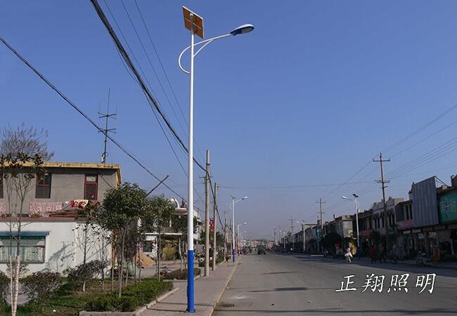 太陽(yáng)能路燈助力農(nóng)村道路建設(shè)