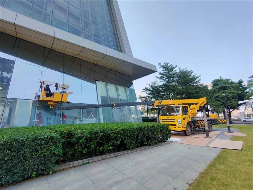 高空升降車出租、路燈作業(yè)車出租、升降吊車出租、舉人車出租