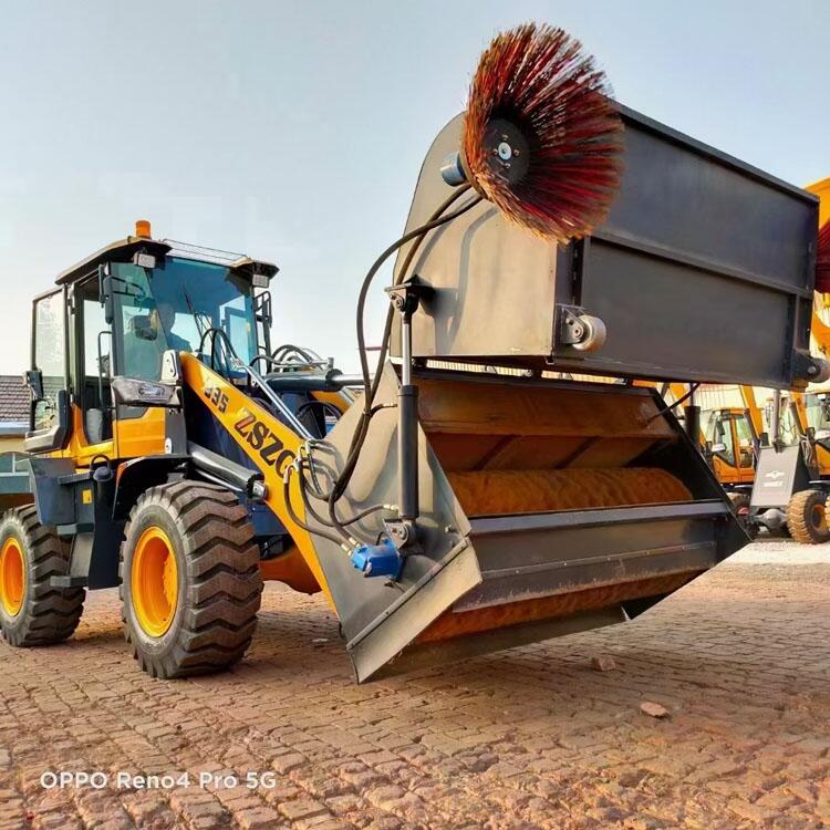 鏟車加掃路機(jī)A清掃器工作視頻