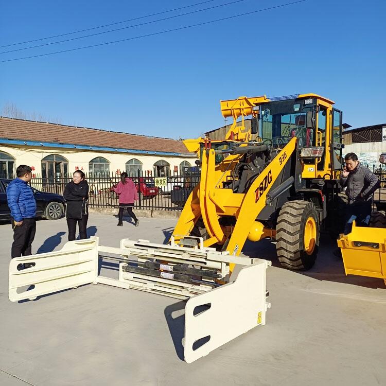 鏟車加軟包夾子 裝載機(jī)加裝夾草捆的平夾廠家