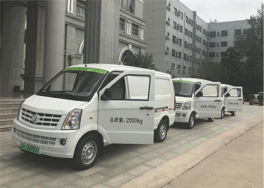 成功汽車(chē)兩座新能源廂式電動(dòng)貨車(chē)