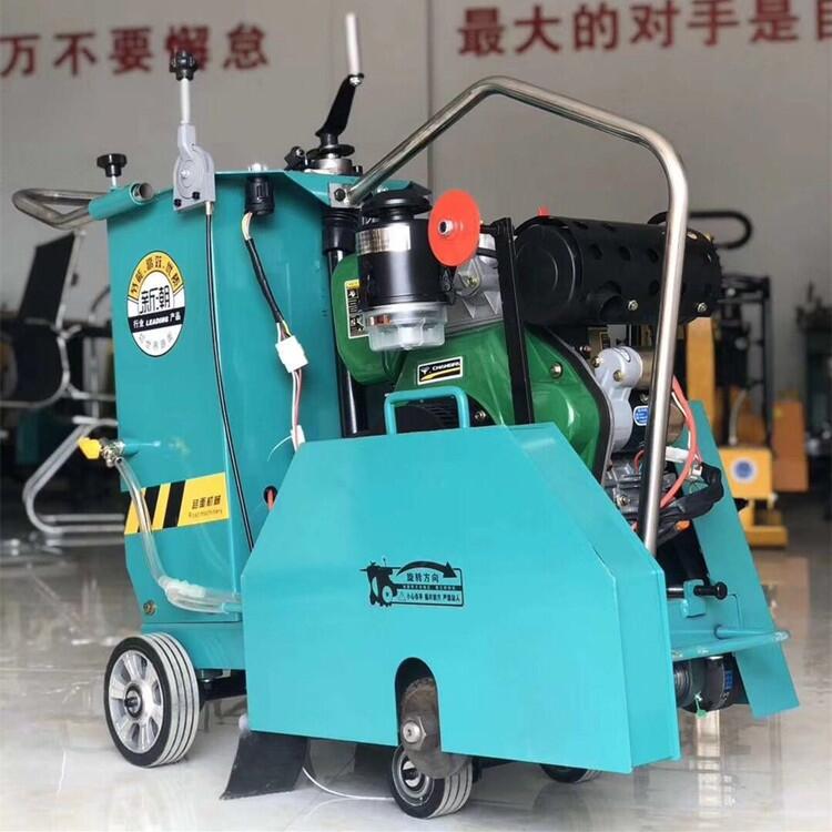 履帶式路面切割機(jī)   遙控式水泥路面切縫機(jī)   雙鋸片大馬力開槽機(jī)