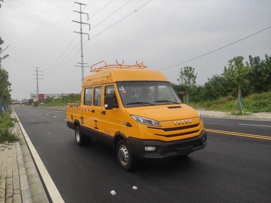 依維柯養(yǎng)護(hù)工程車 鐵路救險(xiǎn)車 施工作業(yè)車