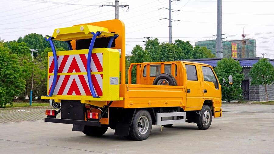 高速防撞緩沖車 防撞車出售 國產(chǎn)防撞緩沖墊