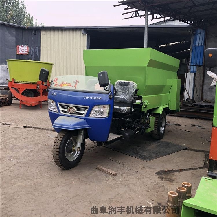 毛驢飼養(yǎng)用喂料車 無噪音電動(dòng)喂料車 大型羊場喂料車