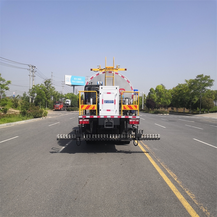 岳陽(yáng)市公路灑油車東風(fēng)8噸乳化瀝青噴灑車價(jià)格