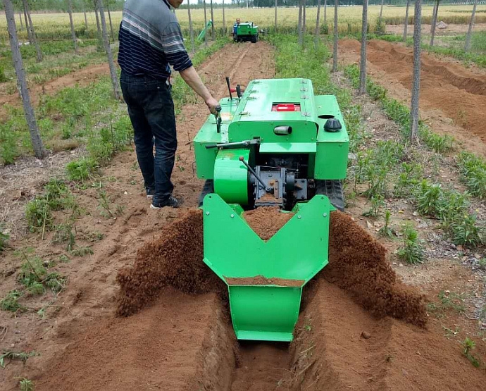 操作靈活履帶式開溝機(jī) 樹趟柴油開溝機(jī) 電啟動挖溝機(jī)