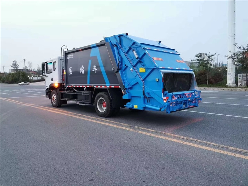 襄樊東風(fēng)勾臂垃圾車價格報價