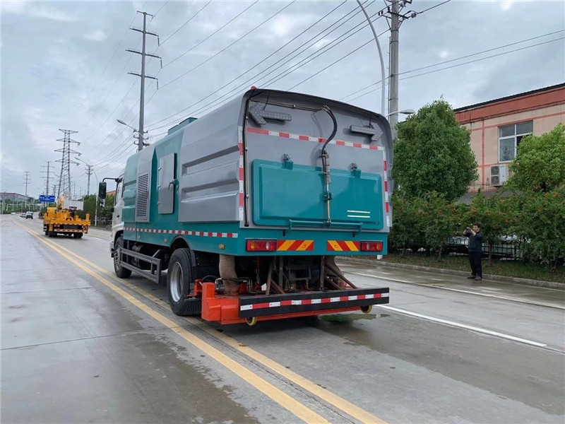 雙鴨山多功能掃路車廠家現(xiàn)車銷售