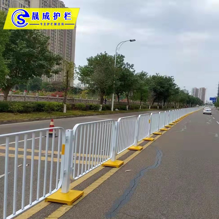 中央道路防撞欄 路中人行道欄桿 機(jī)非護(hù)欄定制價(jià)格