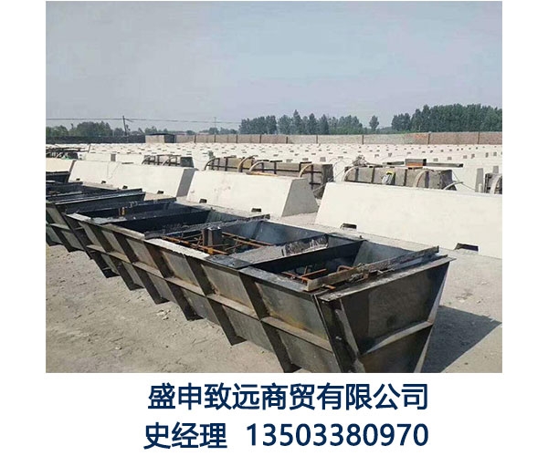 水泥隔離墩模具價格 常規(guī)隔離墩模具 移動式隔離帶模具批發(fā)