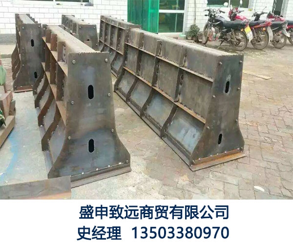 烏魯木齊隔離墩模具 常規(guī)隔離墩模具 水泥隔離墩模具價格