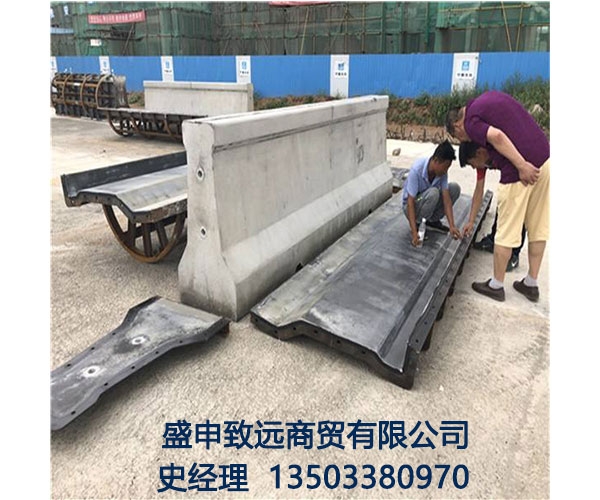 移動(dòng)式隔離帶模具廠家 常規(guī)隔離墩模具 防撞隔離墩鋼模具