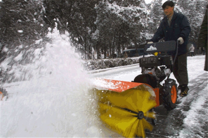 冀虹可自動行走、倒退的除雪機 市政掃雪機