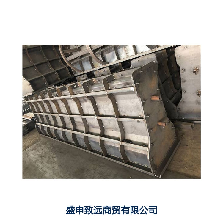 公路水泥隔離墩鋼模具水泥隔離帶模具欄桿隔離帶模具廠(chǎng)