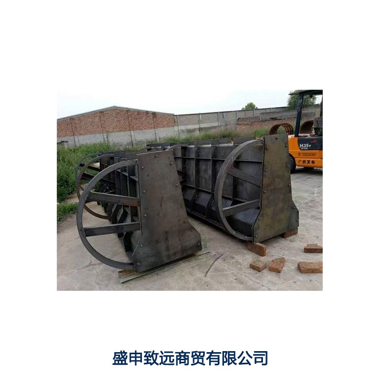 高速公路隔離墩鋼模具水泥隔離墩鋼模具廠預(yù)制隔離墩鋼模具