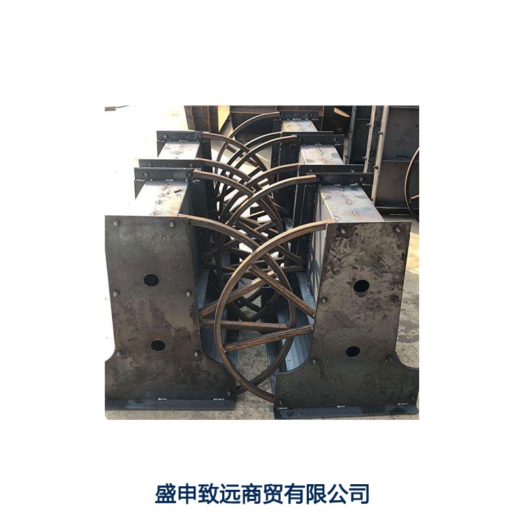 隔離墩鋼模具哪家好移動(dòng)式隔離帶模具價(jià)格混凝土隔離墩鋼模具