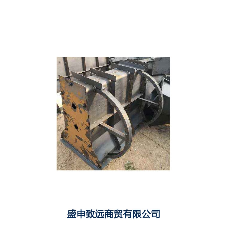 水泥隔離墩鋼模具新疆水泥隔離墩模具交通隔離帶模具廠