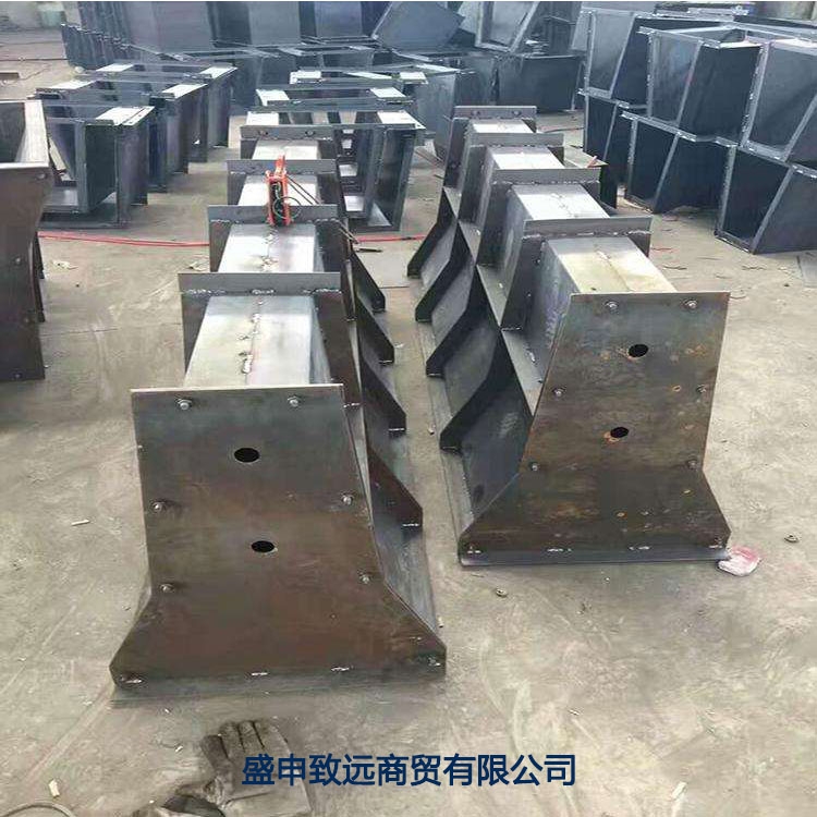 隔離墩鋼模具廠家電話移動(dòng)式隔離帶模具分隔帶模具