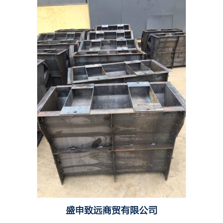 隔離墩鋼模具水泥隔離墩鋼模具廠預(yù)制公路分隔帶模具