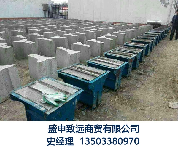 水泥隔離墩鋼模具水泥隔離墩模具橋梁隔離墩鋼模具