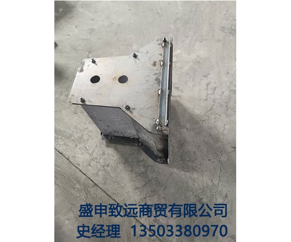 高鐵隔離墩鋼模具交通水泥隔離墩模具交通隔離帶模具加工