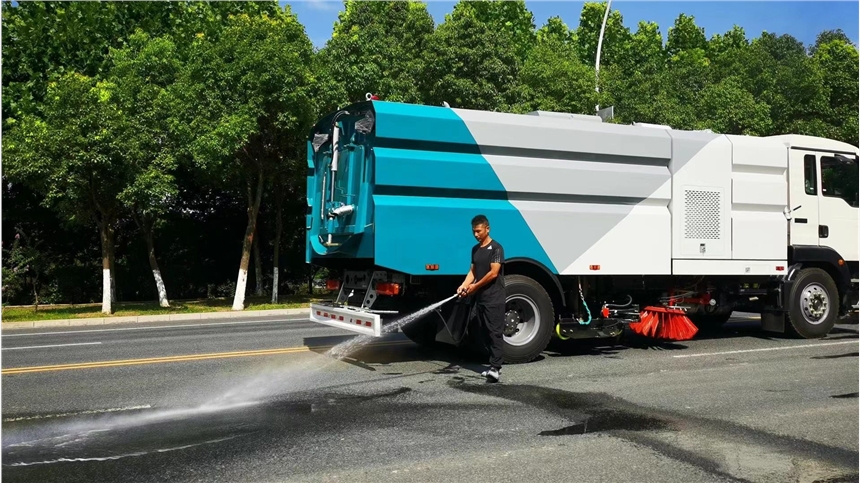 徐州道路洗掃車道路洗掃車8方洗掃車道路掃路車的