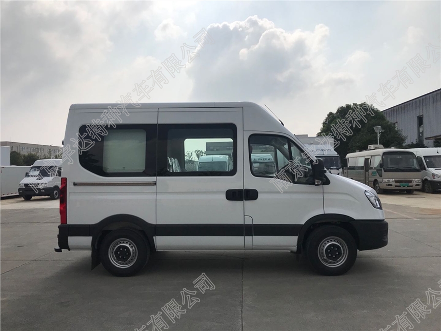 依維柯國(guó)六M1-30流動(dòng)服務(wù)車依維柯牌NJ5046XDWD2E流動(dòng)服務(wù)車