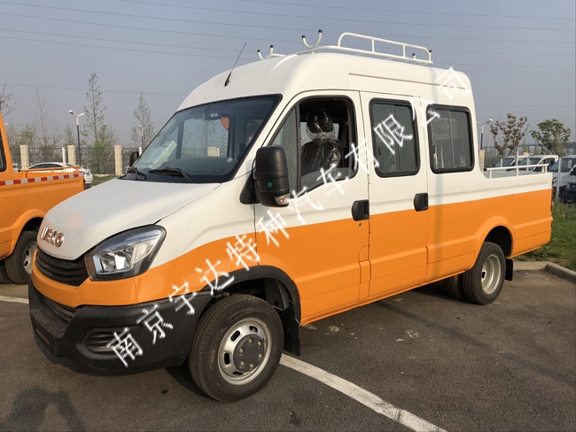 依維柯工程車6-9座  生產廠家 電力 排水 藍牌 應急 公路養(yǎng)護 排水 搶修 搶險