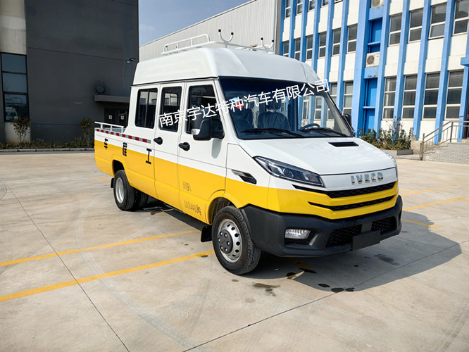 依依維柯電力工程車 NJ5046XGCZ5A-2  工程搶險車 電力搶修車