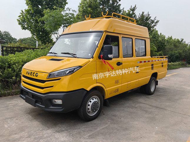 依維柯電力工程車    NJ5046XGCZ5A-2 國六帶斗工程車