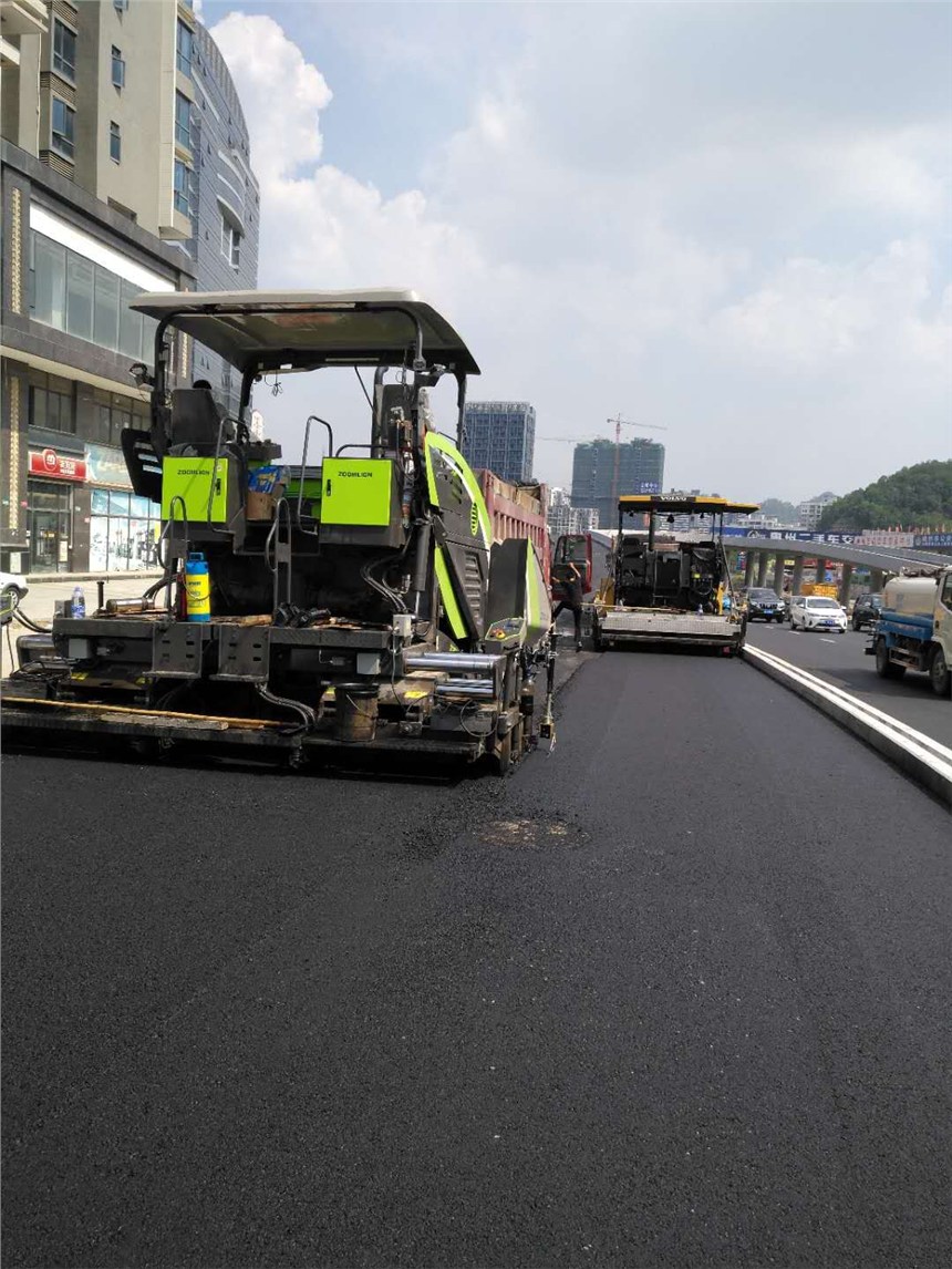 東莞瀝青混凝土路面攤鋪施工隊