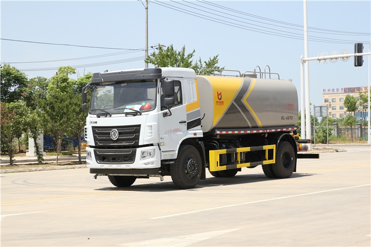 仁懷灑水車哪里有賣_19噸灑水車_多功能前四后八灑水車免購置稅