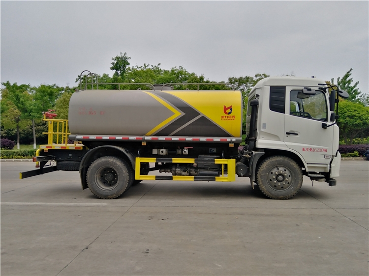 邢臺灑水車哪里有賣_十五噸灑水車_原廠20噸灑水車支持分期