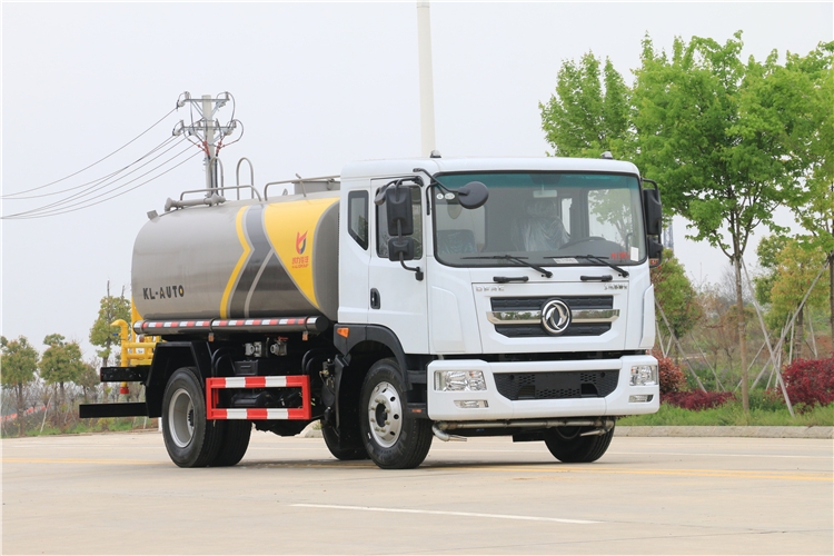 都勻灑水車哪里有賣_8噸綠化灑水_8噸灑水車包上牌