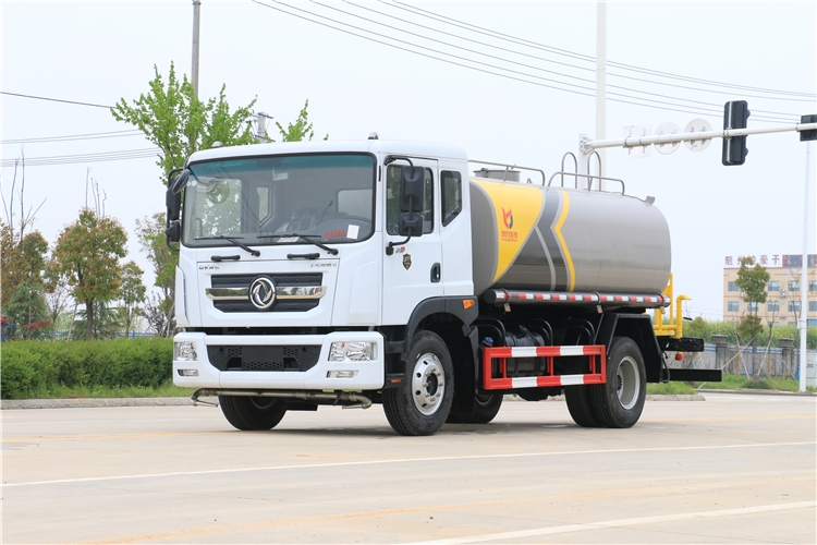 龍海灑水車哪里有賣_灑水車廠家銷售點(diǎn)_免購置稅